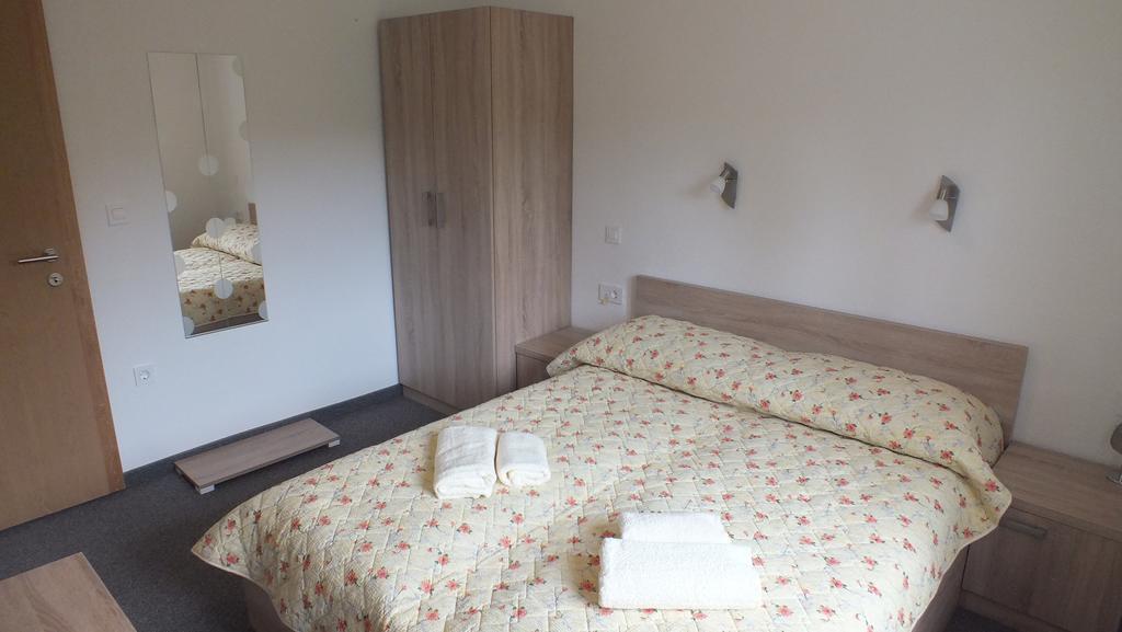 Guest House Ema Grabovac  Bagian luar foto