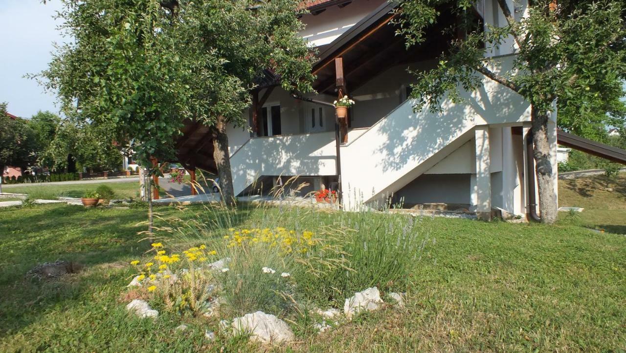 Guest House Ema Grabovac  Bagian luar foto